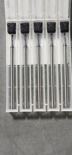 DESCRIPTION: (5) SOLID CARBIDE SQ END MILL BRAND/MODEL: MITGI S68-062-4-SQ5XR SIZE: 0.62" DIA RETAIL$: $59.40 QTY: 5