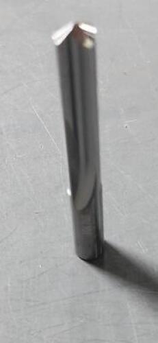 DESCRIPTION: (2) SOLID CARBIDE STRAIGHT FLUTE DRILLS BRAND/MODEL: GUHRING 17253613 SIZE: 9MM RETAIL$: $26.99 QTY: 2