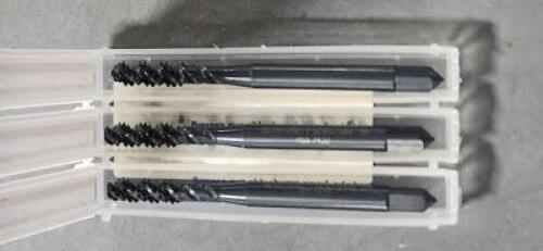 DESCRIPTION: (3) HSS SPIRAL FLUTE HAND TAP BRAND/MODEL: OSG 2985401 SIZE: #10-32 UNC RETAIL$: $17.78 QTY: 3