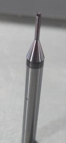 DESCRIPTION: (10) CARBIDE THREAD MILLS BRAND/MODEL: SALIENT L01-055 REV A SIZE: .100" DIA QTY: 10