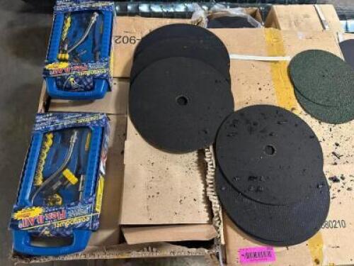 PALLET AND CONTENTS - APPROX 8 ASSORTED MULTI TOOL KITS AND SILICONE DISCS
