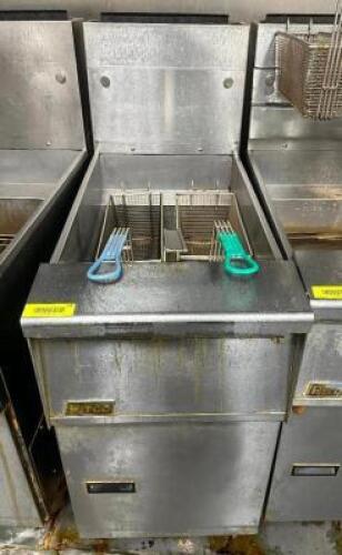 DESCRIPTION: PITCO 40 LB. GAS DEEP FRYER BRAND / MODEL: PITCO ADDITIONAL INFORMATION NATURAL GAS. LOCATION: KITCHEN QTY: 1