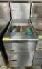 DESCRIPTION: PITCO 40 LB. GAS DEEP FRYER BRAND / MODEL: PITCO ADDITIONAL INFORMATION NATURAL GAS. LOCATION: KITCHEN QTY: 1