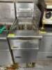 DESCRIPTION: PITCO 40 LB. GAS DEEP FRYER BRAND / MODEL: PITCO ADDITIONAL INFORMATION NATURAL GAS. LOCATION: KITCHEN QTY: 1