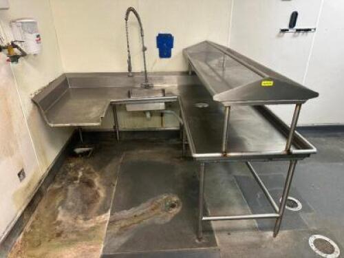 DESCRIPTION: 7' X 6' " L " SHAPED STAINLESS SOIL TABLE W/ RISER AND SPRAY SINK. RIGHT SIDE SIZE 7' X 6' LOCATION: KITCHEN QTY: 1