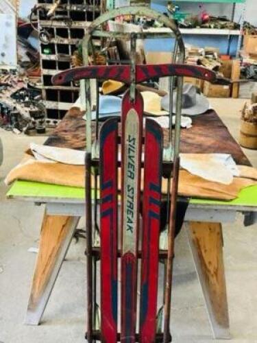 VINTAGE OLD CLASSIC SLED