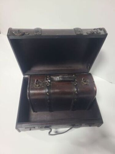 DESCRIPTION: (1) WINE BOTTLE STORAGE BOX INFORMATION: HOLDS 2 BOTTLES QTY: 1