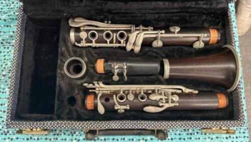 PARIS WOOD CLARINET WITH CASE