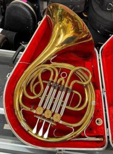 FRENCH HORN WITH CASE