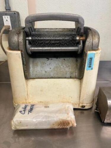 COMMERCIAL MEAT TENDERIZER