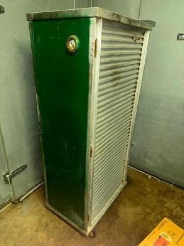 SINGLE DOOR ENCLOSED HEAT AND HOLD WARMER.