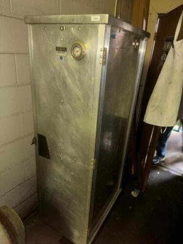 SINGLE DOOR ENCLOSED HEAT AND HOLD WARMER.