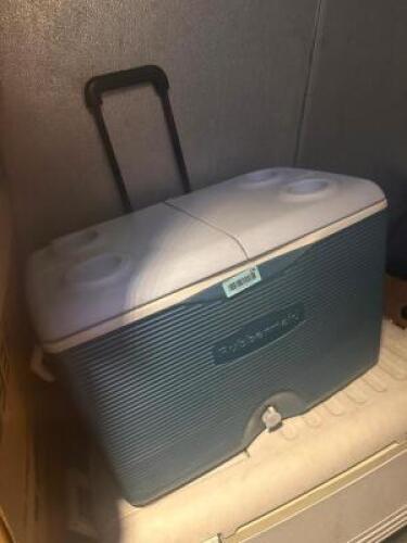 BLUE PLASTIC ROLLER COOLER.