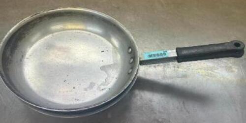 (2) 14" SKILLETS
