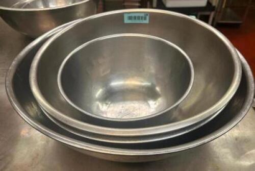 (4) PIECE STAINLESS MIXING BOWL SET.