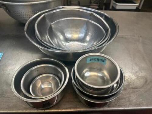 (11) PIECE STAINLESS MIXING BOWL SET.
