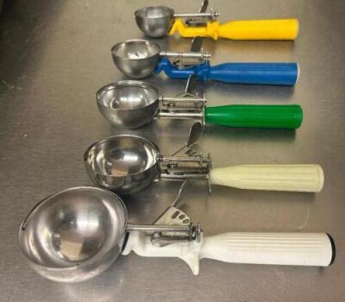 (5) PIECE STAINLESS SCOOP SET.