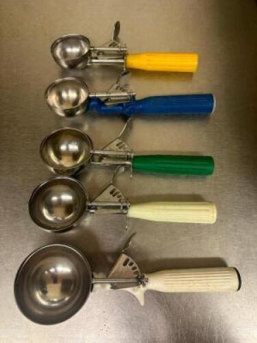 (5) PIECE STAINLESS SCOOP SET.