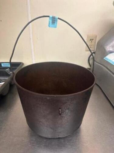 10" CAST IRON KETTLE