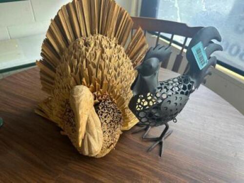 (2) PIECE OF BIRD DECORATIONS.