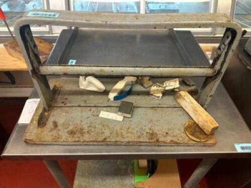 METAL ROLL PAPER DISPENSER