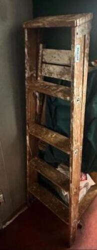 6' WOODEN LADDER