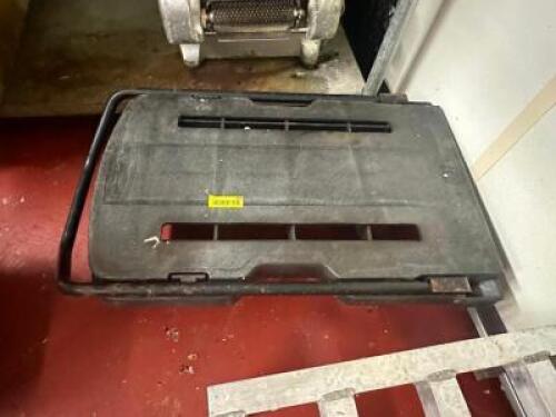 36" RUBBERMAID FOLDING CART