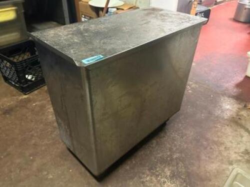 ROLL ABOUT STAINLESS INGREDIENTS BIN W/ LID