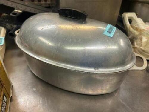 12" METAL CROCK POT W/ LID.