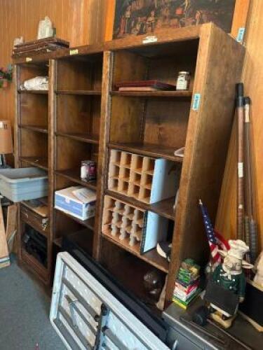 18 BIN WOODEN CUBBY BOOK CASE.
