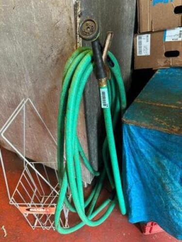 40' GARDEN HOSE W/ NOZZLE.
