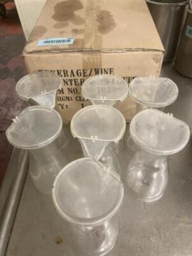 (19) PLASTIC CARAFES