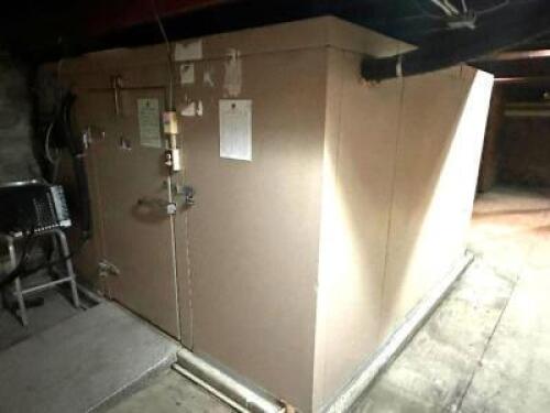10' X 10' LOW PROFILE WALK IN BEER COOLER W/ TAPS AND LINES.