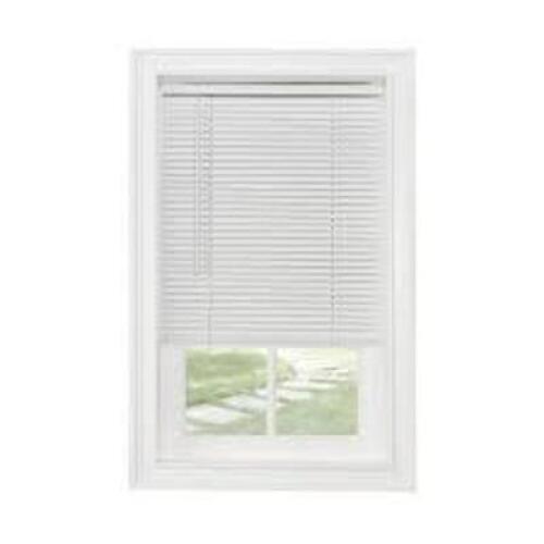DESCRIPTION: (2) BOXES OF CORDLESS BLINDS BRAND/MODEL: MORNING STAR #MSG271WH04 INFORMATION: WHITE SIZE: 71" X 64 RETAIL$: $57.43 EA QTY: 2