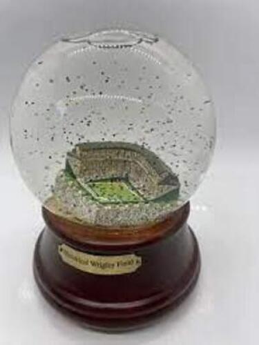 DESCRIPTION: (1) BASEBALL STADIUM SNOW GLOBE&nbsp;RETAIL$: $40.00 EAQTY: 1