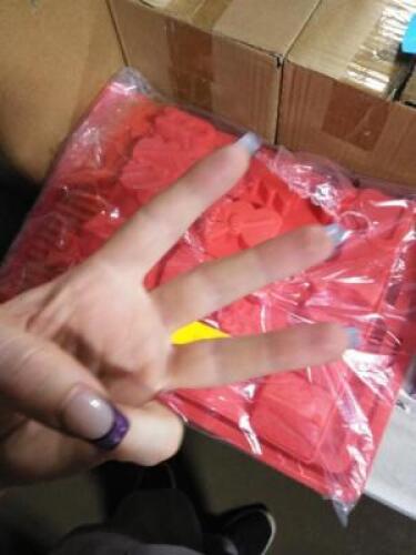 DESCRIPTION: (3) PACKS OF (2) DIY CAKE MOLD BRAND/MODEL: CHIRISMAS S RETAIL$: $20.00 TOTAL QTY: 3
