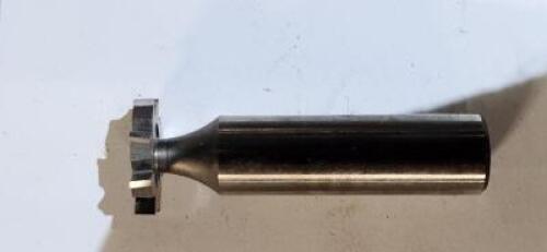 DESCRIPTION: (1) HSS STAGGERED TOOTH KEYSEAT CUTTER BRAND/MODEL: MOON STKY475 SIZE: 0.75" CUT DIA .125 CUT WIDTH RETAIL$: $57.30 QTY: 1