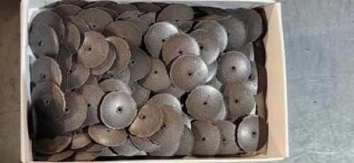 DESCRIPTION: (3) BOXES OF (100) 2M NON-WOVEN ABRASIVE WHEELS BRAND/MODEL: CRATEX 88474507 SIZE: 5/8" MEDIUM RETAIL$: 105.55 EA QTY: 3