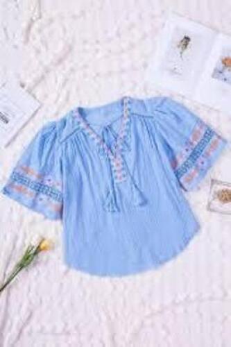 DESCRIPTION: (1) CHILDS SKY BLUE TOP BRAND/MODEL: UNKNOWN INFORMATION: PICTURED ITEM MAY DIFFER FROM ACTUAL PRODUCT QTY: 1