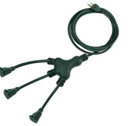 DESCRIPTION: (2) 16 GAGE MULTI DIRECTIONAL EXTENTION CORD BRAND/MODEL: HDX 1003 150 945 INFORMATION: PICTURED ITEM MAY DIFFER FROM ACTUAL PRODUCT SIZE