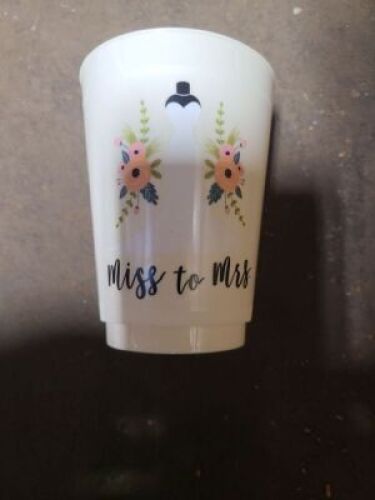 DESCRIPTION: (4) PACKS OF (15) REUSABLE CUPS BRAND/MODEL: MISS TO MRS RETAIL$: $15.87 EA QTY: 4