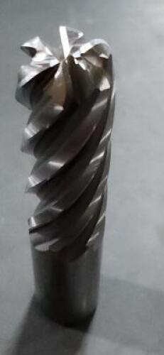 DESCRIPTION: (1) COBALT SQ END MILL BRAND/MODEL: HERTEL 91193979 SIZE: 1" 3" LOC RETAIL$: $147.46 QTY: 1