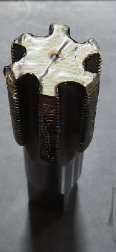 DESCRIPTION: (1) HSS STRAIGHT FLUTE BOTTOMIN G TAP BRAND/MODEL: VC 04876090 SIZE: 1-5/8"-12 RETAIL$: $150.39 QTY: 1