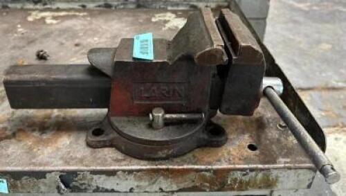 4.5" INDUSTRIAL TABLE MOUNT VISE