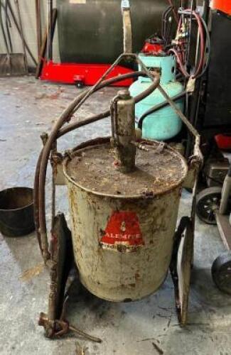 PORTABLE GREASE PUMP