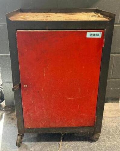 1-DOOR METAL CABINET ON CASTERS