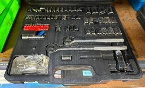 RATCHET SET WITH CASE
