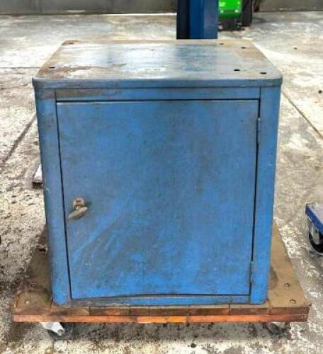METAL 1-DOOR CABINET ON ROLLING PLATFORM