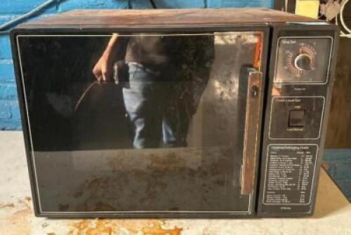 MICROWAVE OVEN