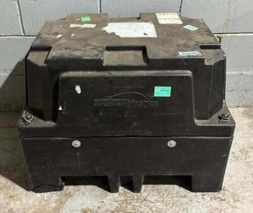 STACKING PLASTIC STORAGE CONTAINER